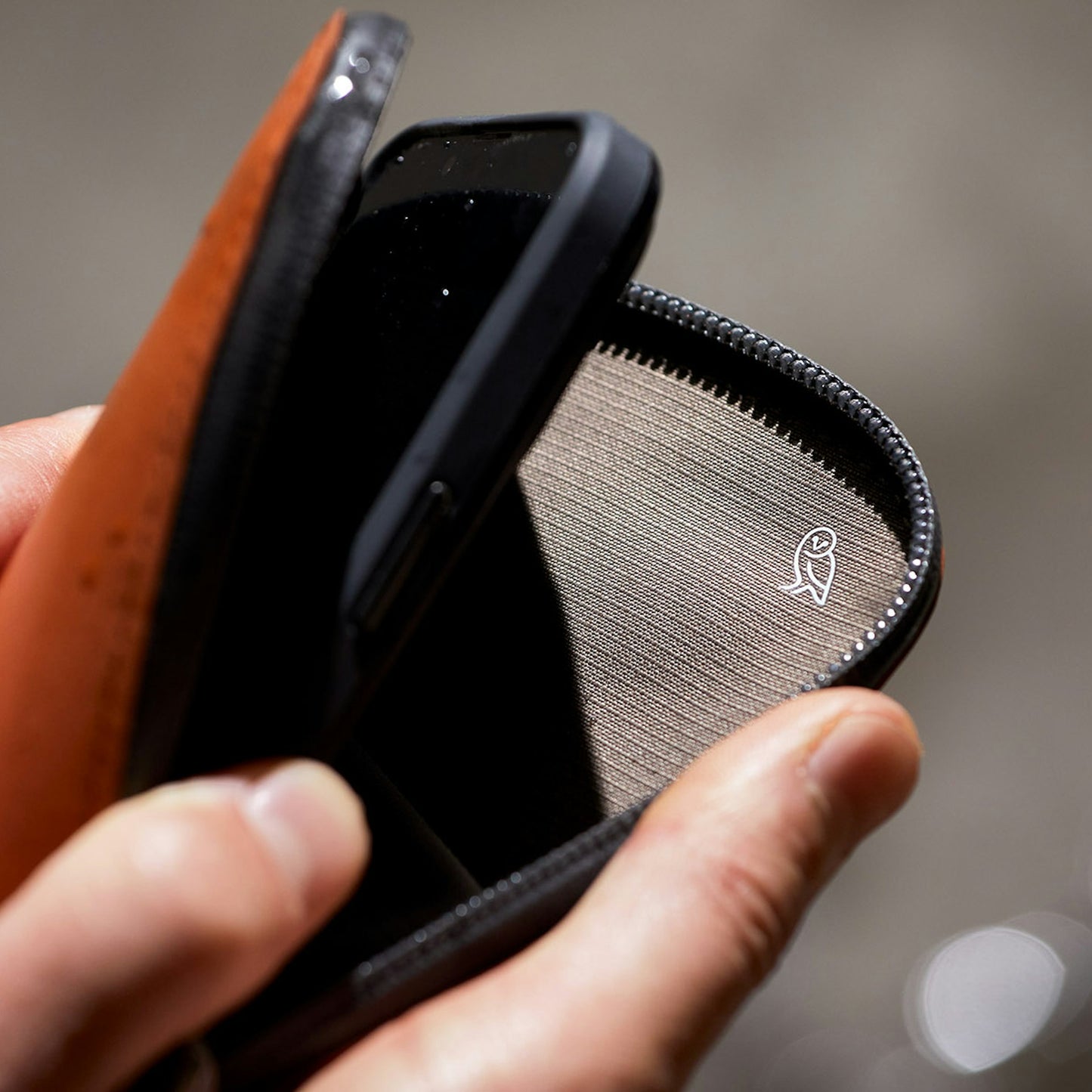 Venture Phone Pocket - US 4991